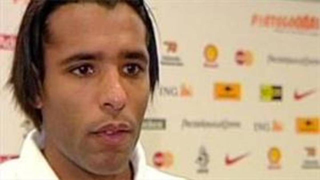 Pierre van Hooijdonk gepolst door NAC Breda