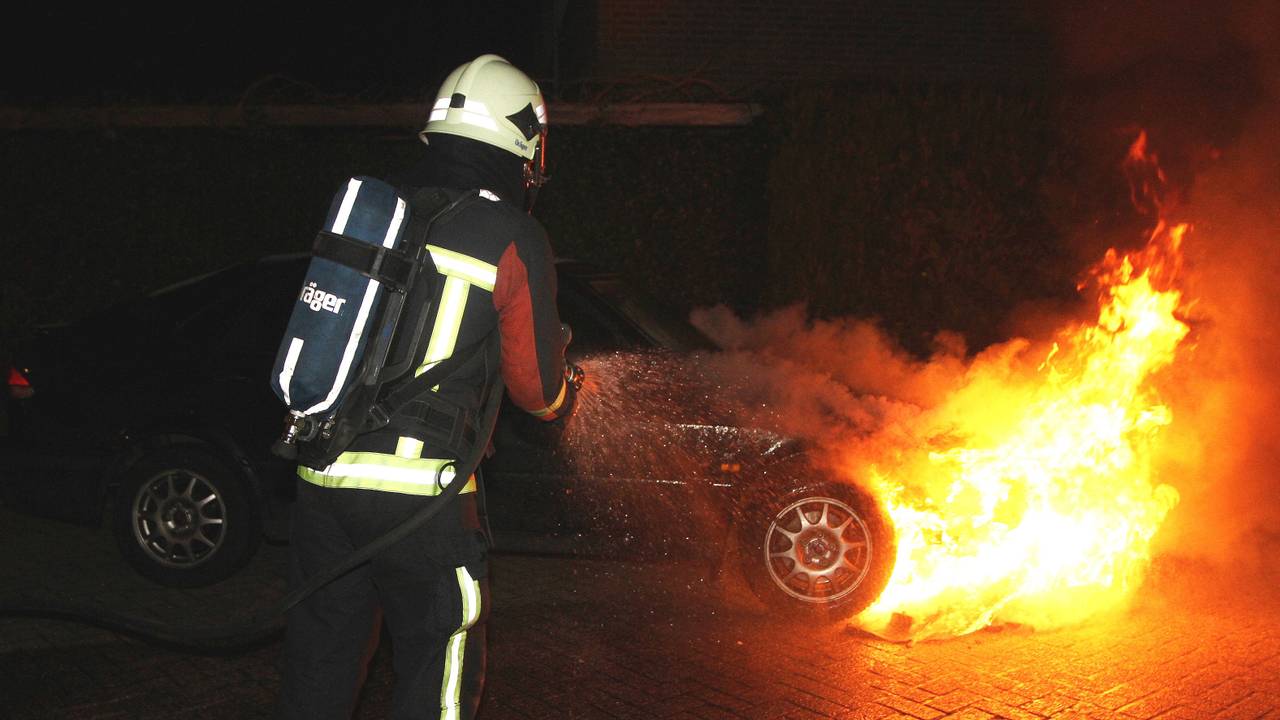 Opnieuw auto uitgebrand in Vught (Foto: Bart Meesters / Meesters Multi Media)