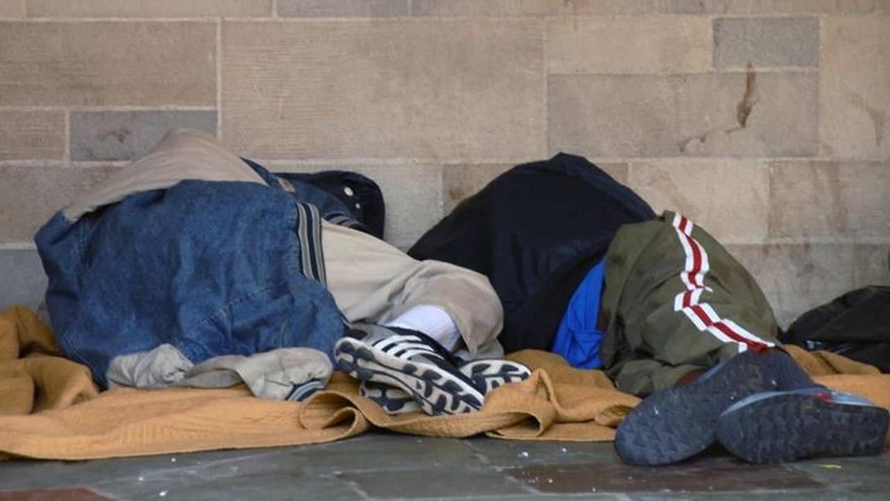 Brand gesticht bij hangplek voor daklozen.