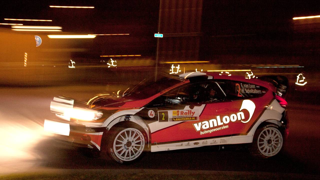 Erik van Loon uit Riethoven in zijn rallywagen (Foto: Dré Galiart)