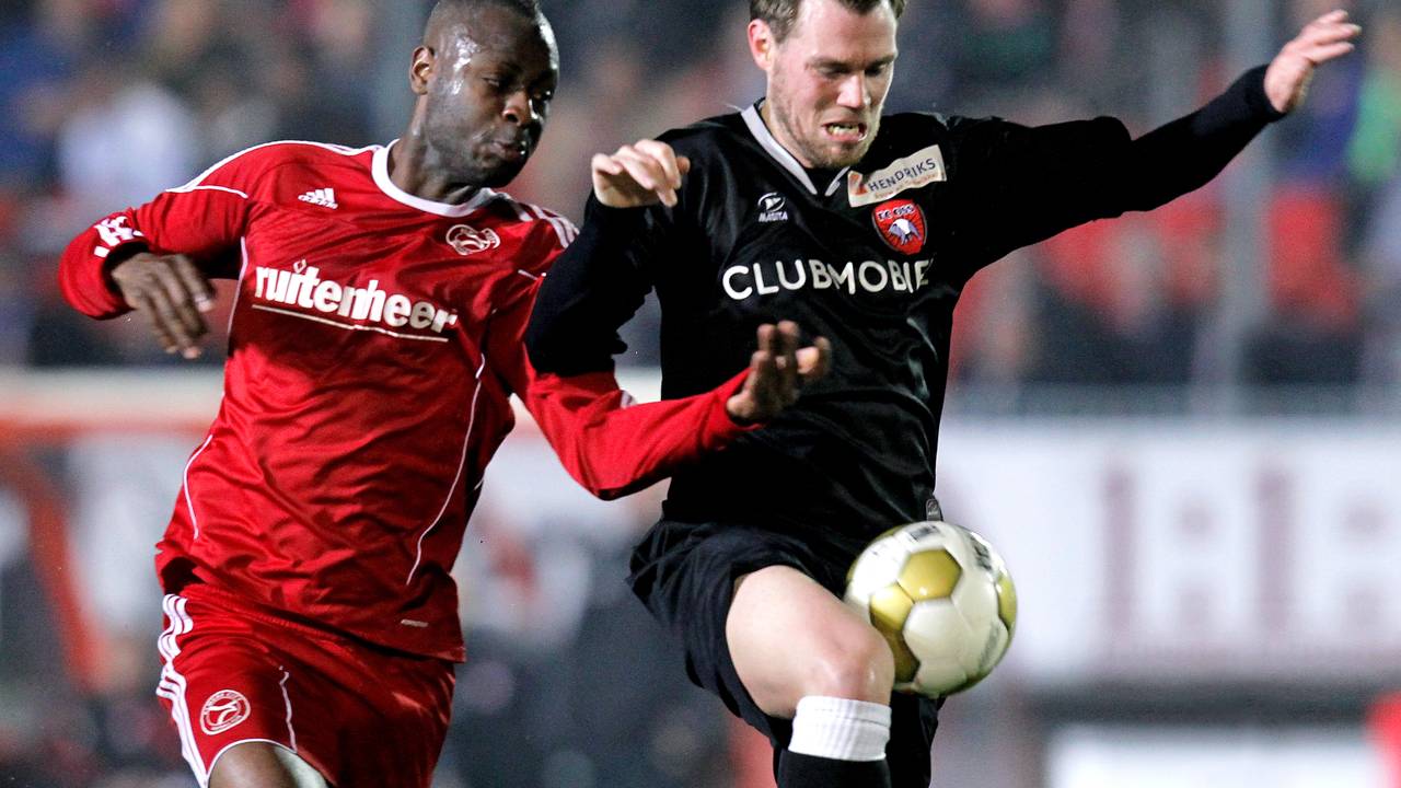 Tim Nelemans in duel met Misidjan (Foto: Pics United)