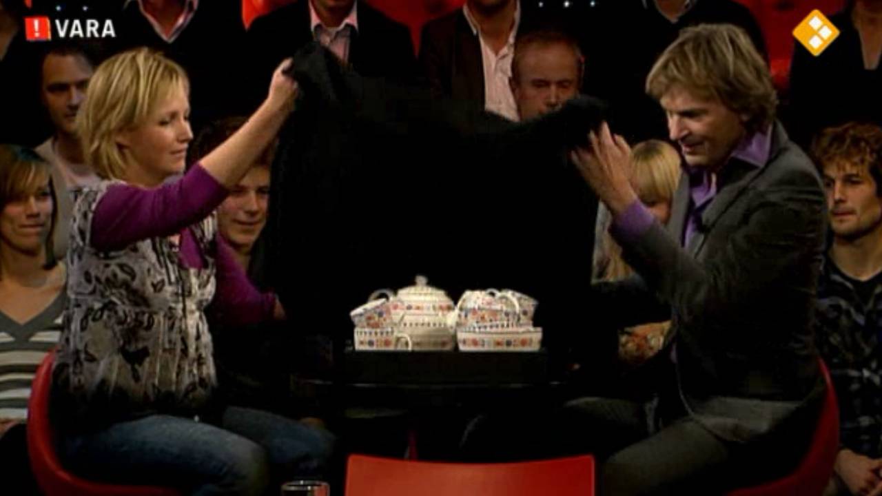 Tadaaa... 50.000 euro! (Beeld: De Wereld Draait Door)