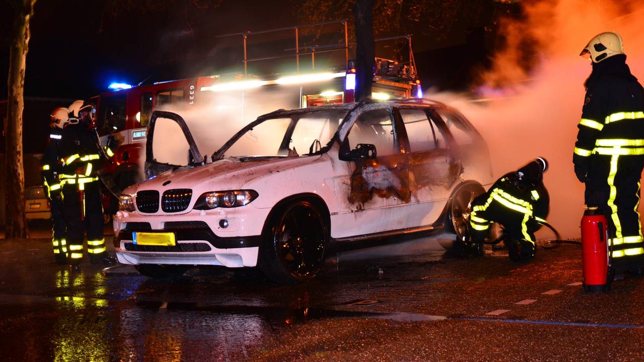 Opnieuw autobrand in Goirle. (Foto: Jack Brekelmans/JV Media)