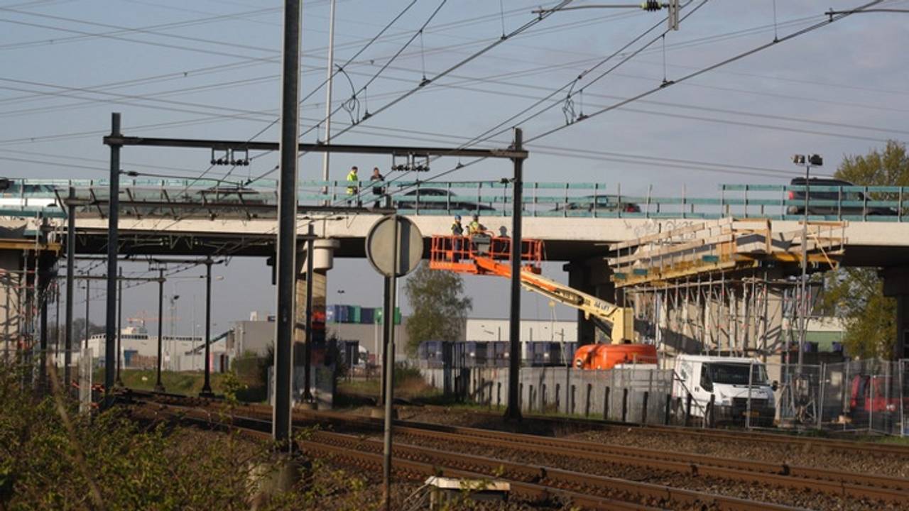 Viaduct wordt dit weekend verbreed (foto: Berkel-Enschot.nl).