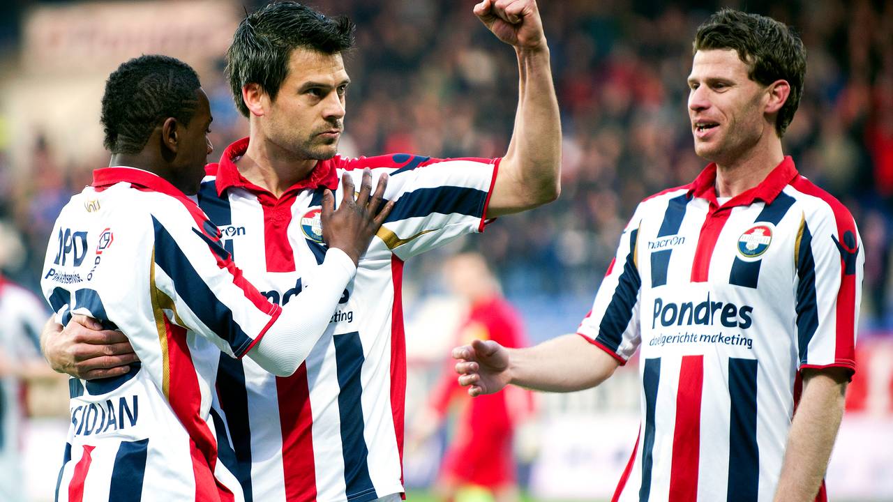 Donny de Groot viert zijn treffer met Virgil Misidjan (links) en Marc Höcher (foto: Pics United).