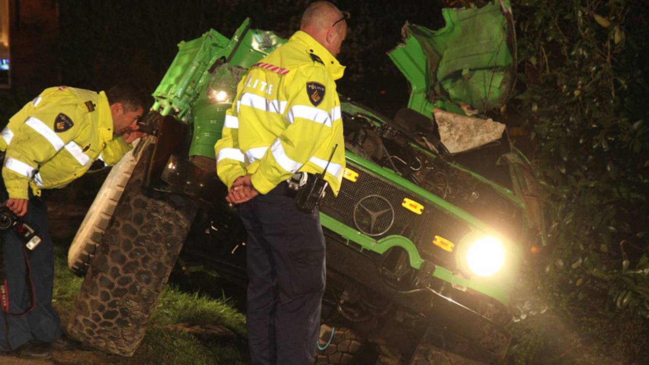 Zwaargewonde bij ongeval Schaijk. (Foto: Marco van den Broek/SQ Vision)