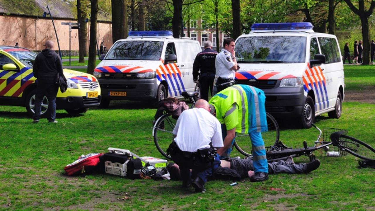 Man zou mishandeld zijn door een grote groep (foto: Rob de Haas / Mainstay Media Breda).