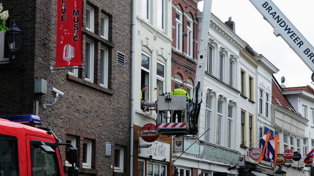 Er werd een hoogwerker gebruikt (foto: Rob de Haas/Mainstay Media Breda)
