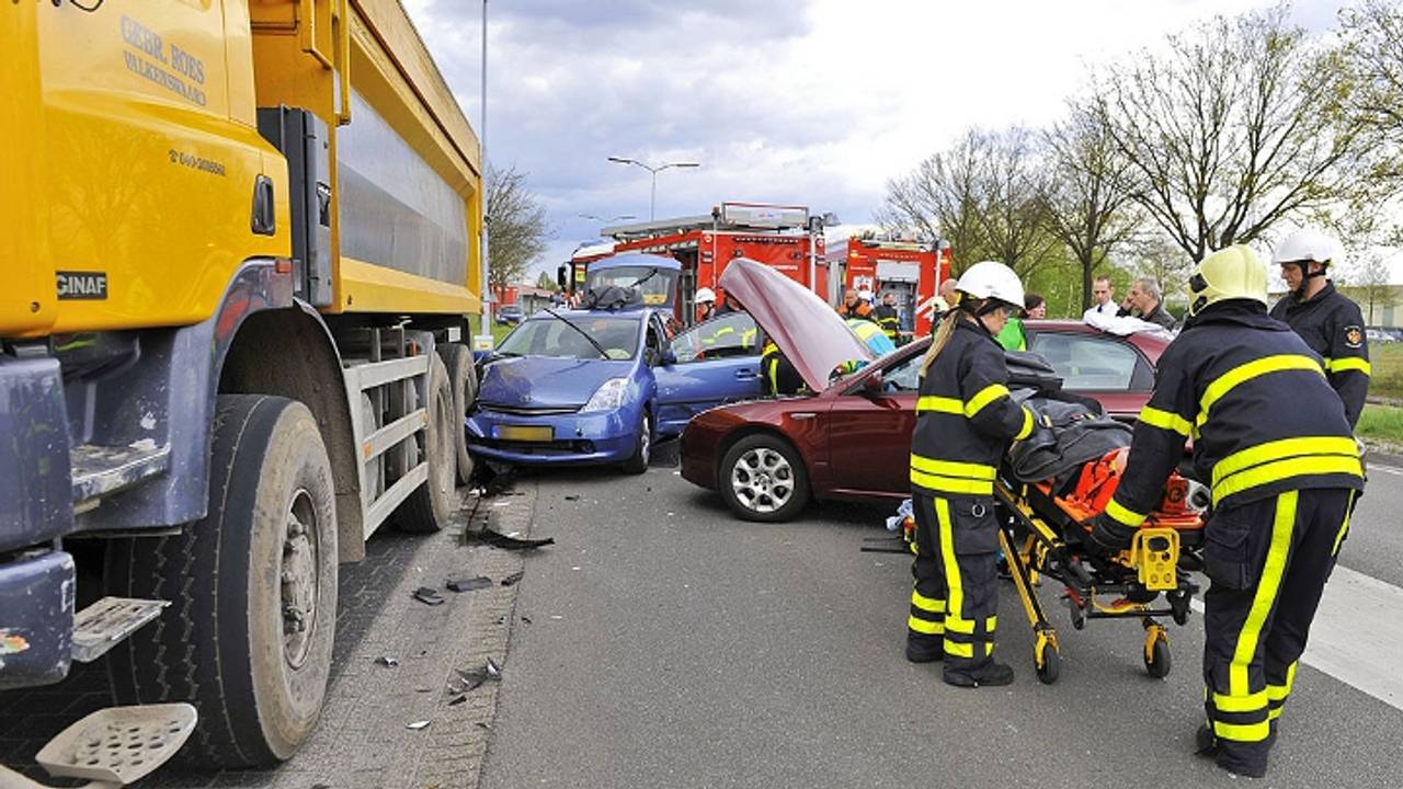 Ook een vrachtwagen werd geraakt (foto: Rico Vogels / SQ Vision).