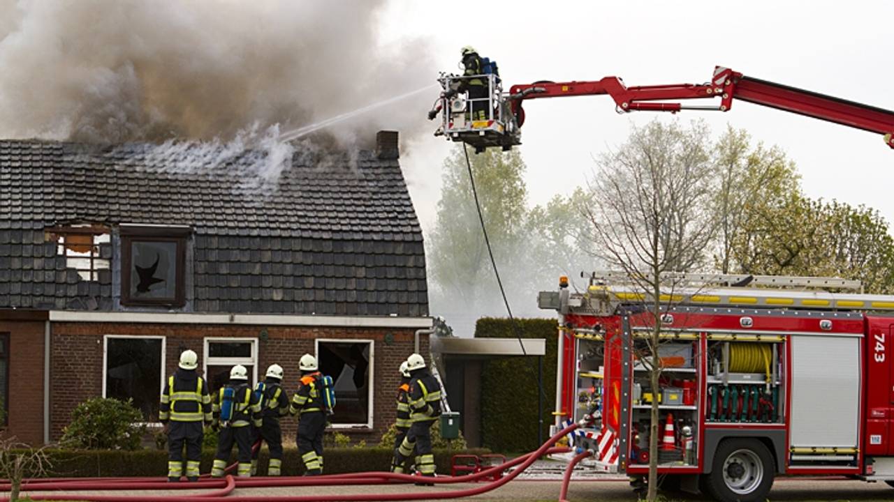 Een hoogwerker werd ingezet (foto: Sander van Gils / SQ Vision).