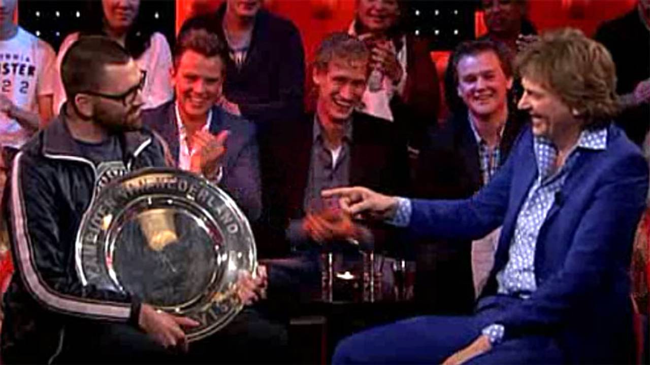 Theo met de kampioensschaal van Ajax