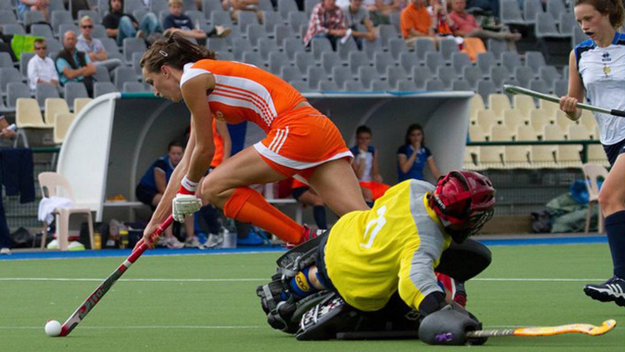 Marlies Verbruggen als spits van Jong Oranje (foto: Facebook Marlies Verbruggen).