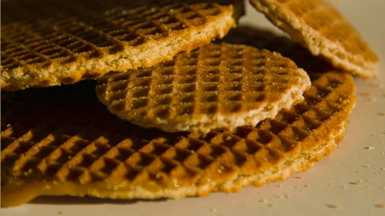 Stroopwafels worden aan de deur verkocht (foto: Yoeri Vugts)