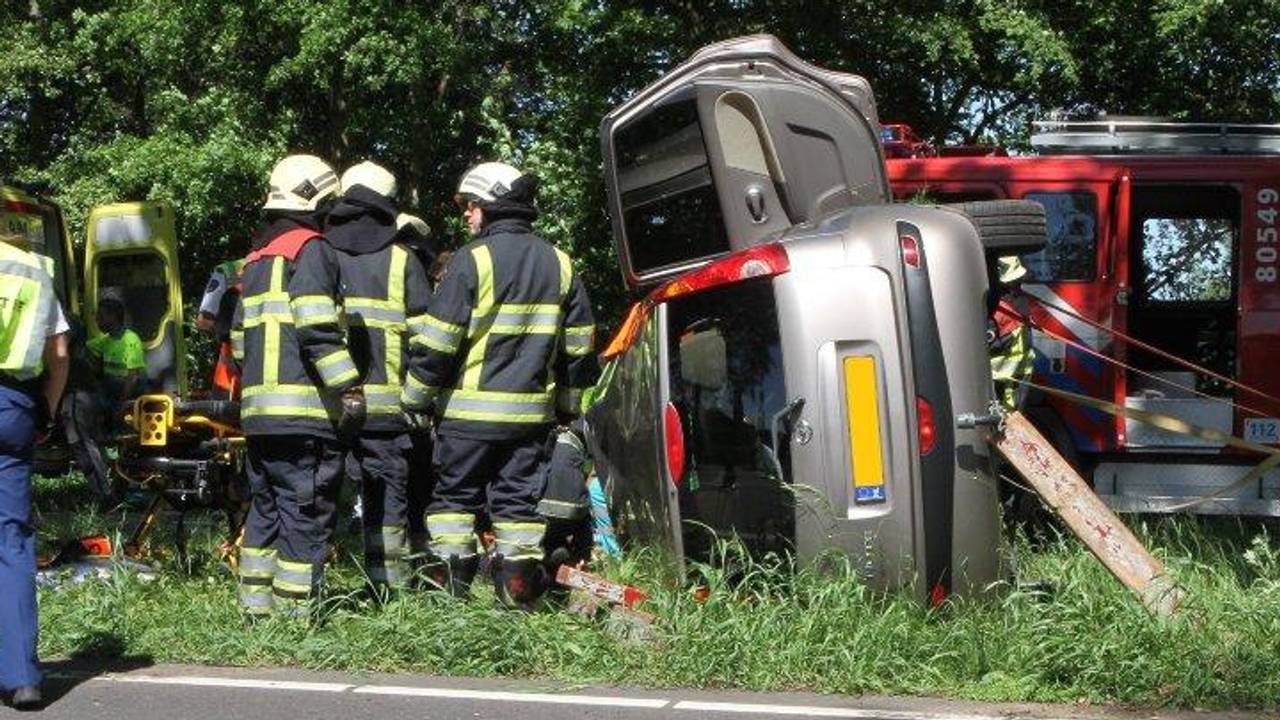 Auto op de kop (Foto: Bart Meesters / Meesters Multi Media)