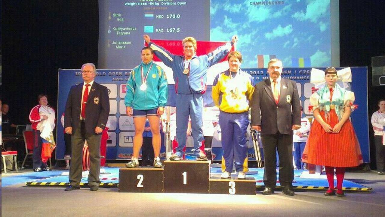 Ielja Strik op het erepodium (Foto: Facebook)