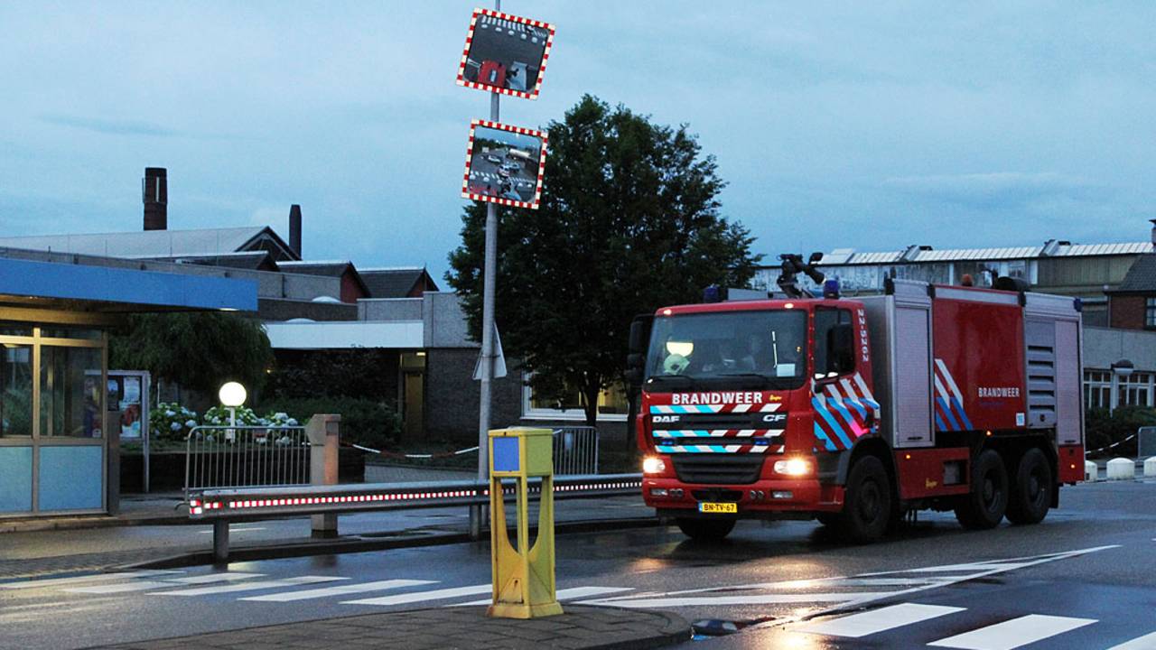 Brandweer had het vuur snel onder controle (Foto: Hans van Hamersveld/SQ Vision)