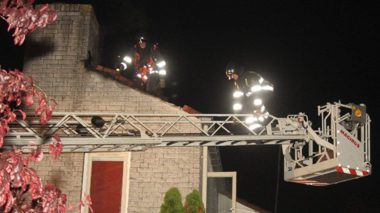 Zolder flink beschadigd door de brand (foto: Bart Meesters / Meesters Multi Media)