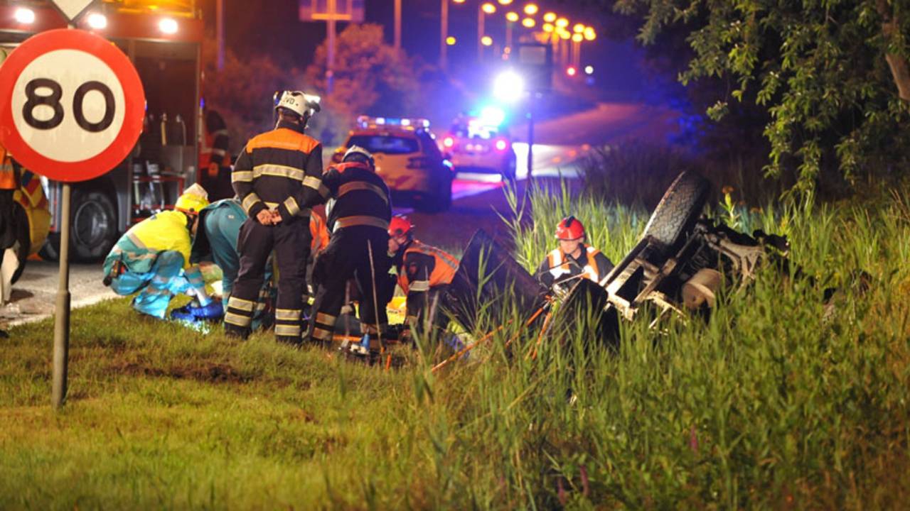 Auto ondersteboven Bergen op Zoom. (Foto: Kevin Vervoort Fotografie)