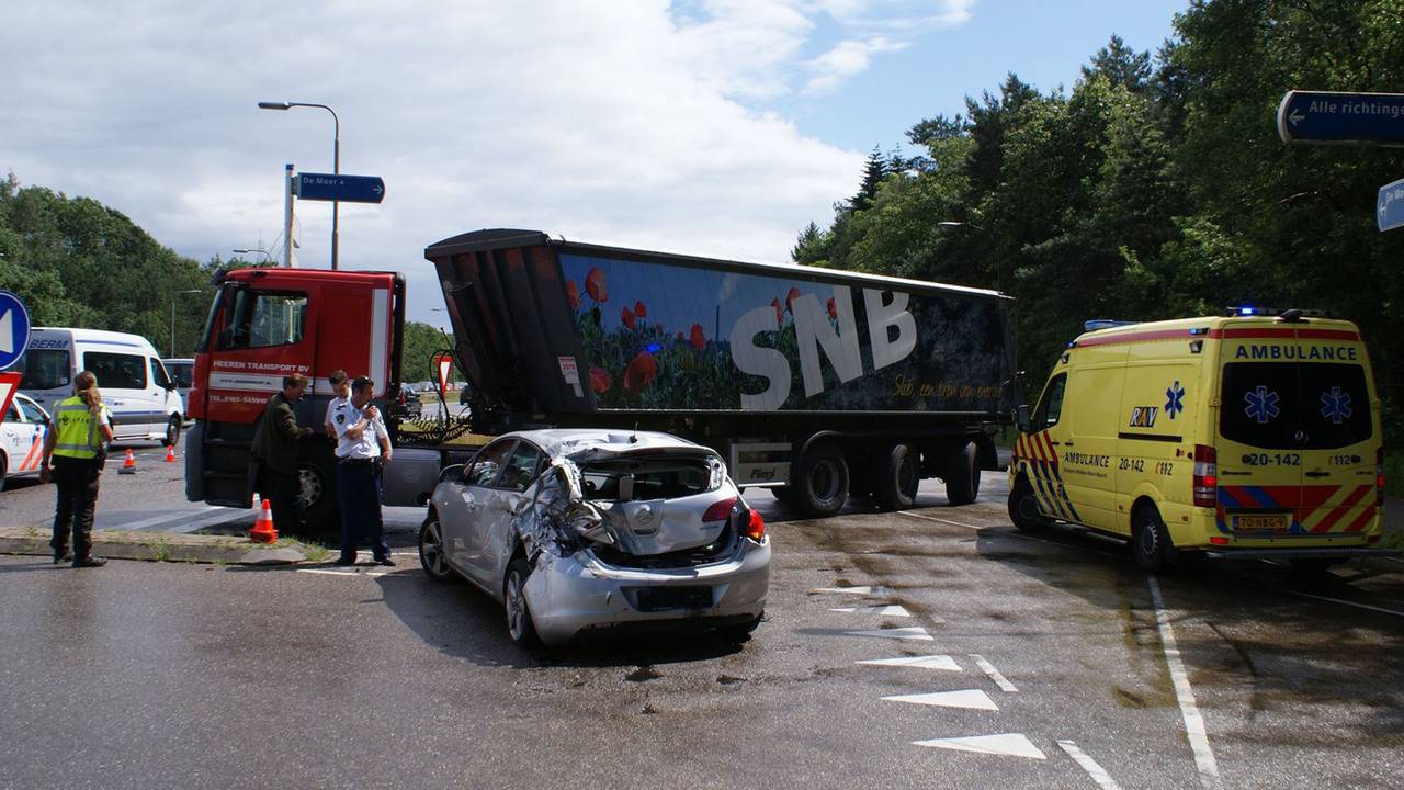 Vrachtwagen op auto Loon op Zand. (Foto: Martijn van Bijnen/FPMB)