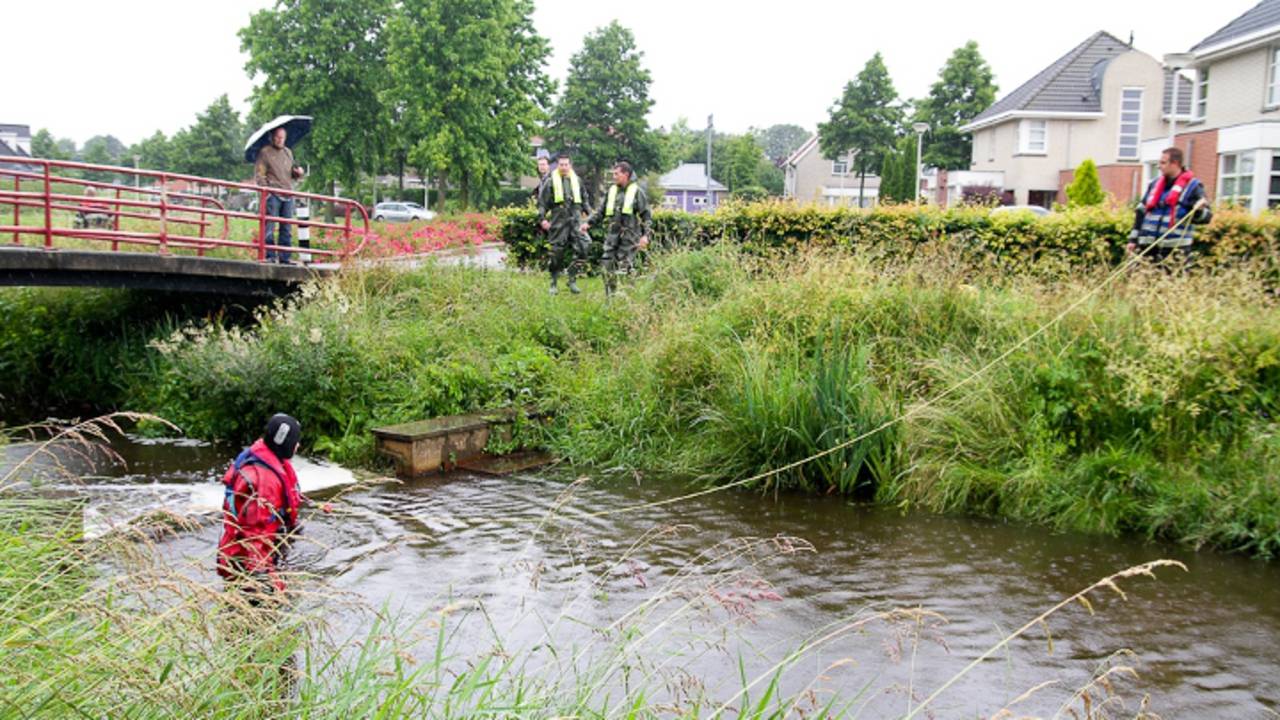 Duikers tevergeefs op zoek (foto: Harrie Grijseels / SQ Vision).