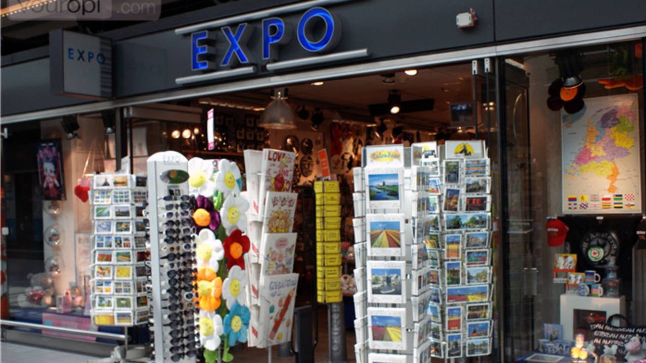 Een van de Expo kaarten- en cadeauwinkels