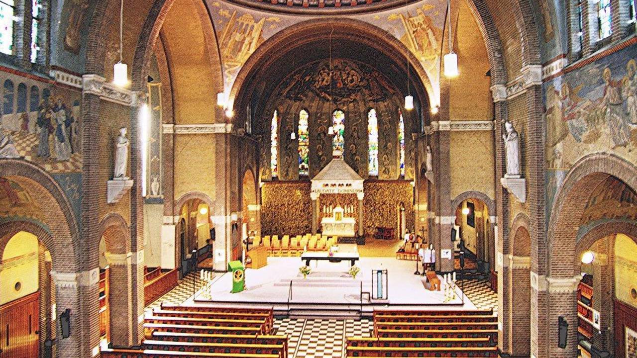 Het interieur van de Onze Lieve Vrouwekerk in Helmond (Foto: Wim van den Broek)