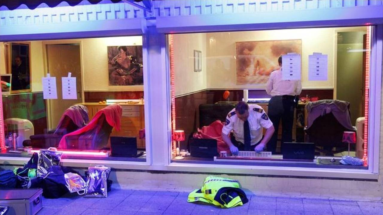 Het Baekelandplein tijdens een eerdere politieactie.