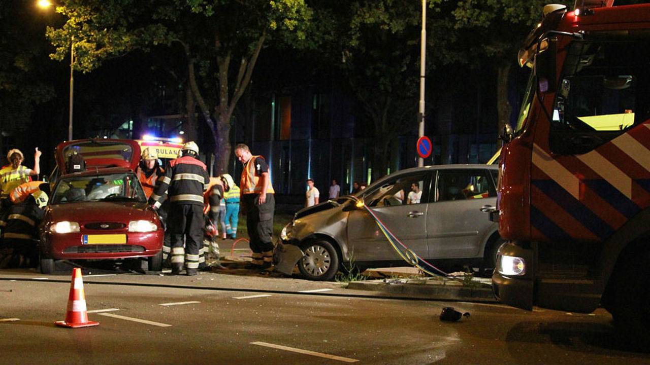 Gewonden bij botsing in Eindhoven. (Foto: Gabor Heeres, SQ Vision)