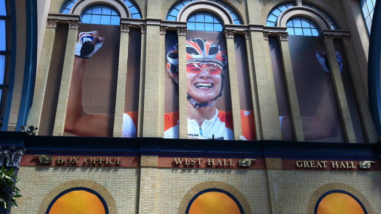 Marianne Vos blikvanger in Holland Heineken House Londen, geopend door Ellen van Langen - Omroep ...