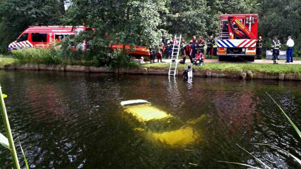 De auto te water (foto: Sem van Rijssel/SQ Vision)