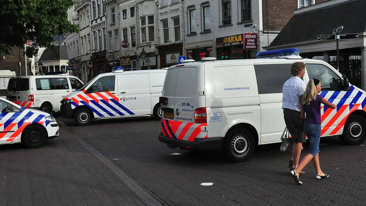 Politie in centrum Breda (foto: Perry Roovers-SQ Vision)