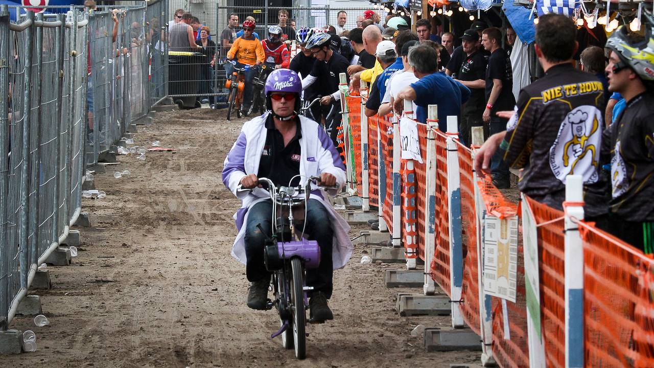 Langs de pits (foto: Martijn de Bie)