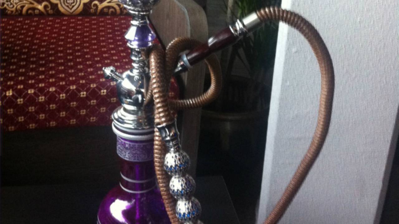 Tabak voor waterpijp in beslag genomen (Foto: René van Hoof)