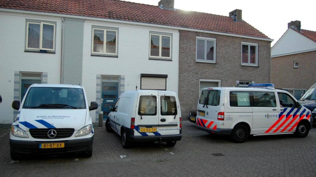 Politie rolt speed-lab op (foto: Toby de Kort / Meesters Multi Media)