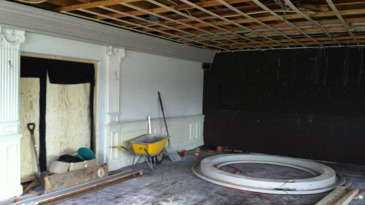 De lege serre waar het restaurant van Quatre Bras was gevestigd.