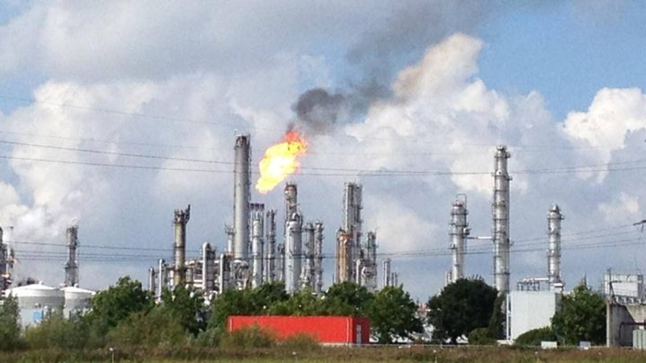 Actie: lagere productie bij Shell (foto: archief).