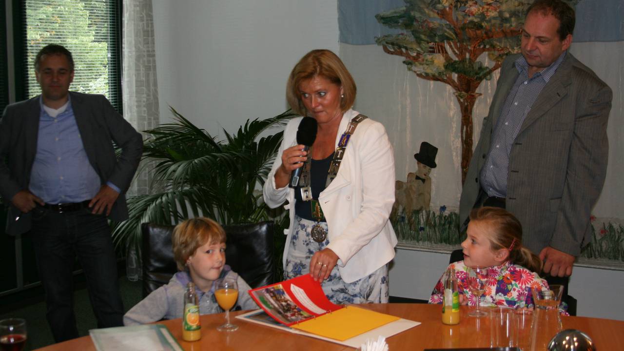 De bieb mag niet sluiten van de kinderen