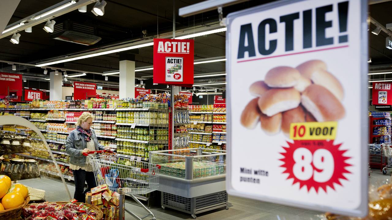 De supermarkten willen het  vertrouwen van de consument in de voedselketen terugwinnen. (ANP)