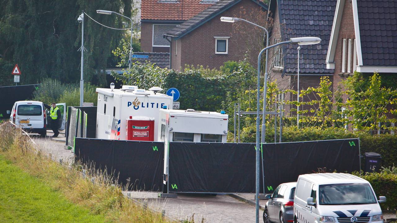 De drie doden in Kekerdom zijn neergeschoten. (foto: ANP)