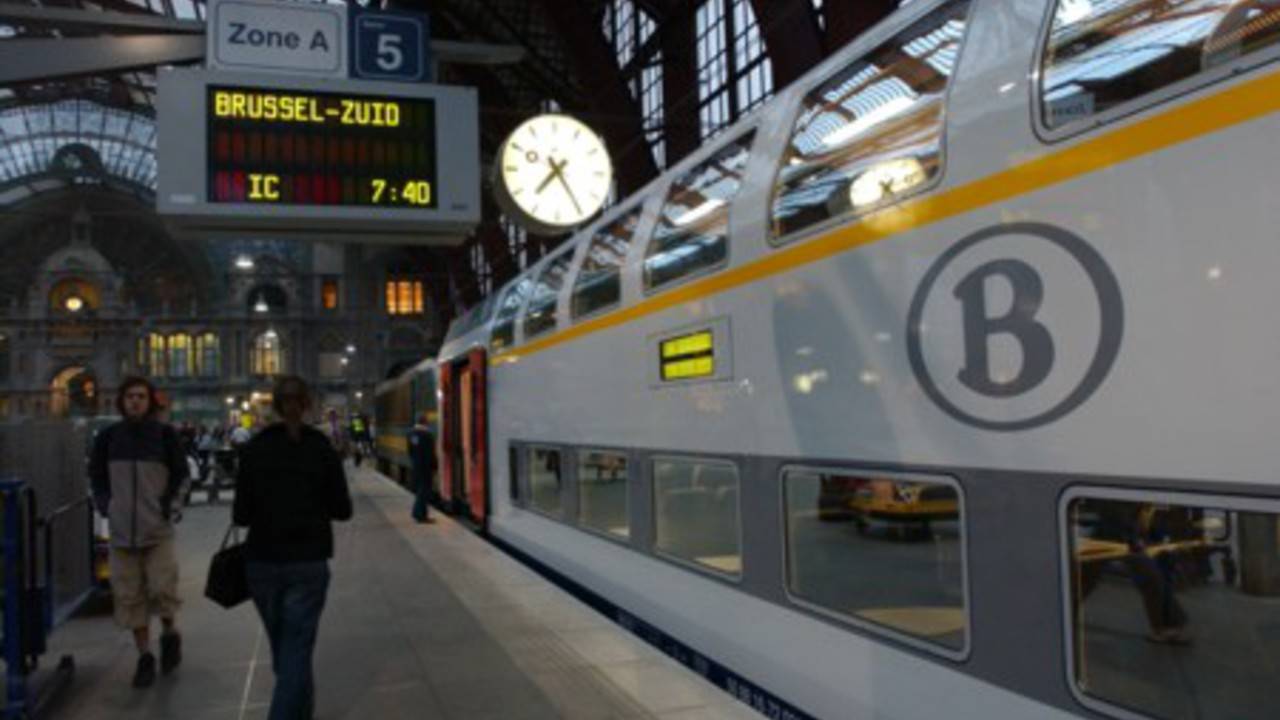 Met gewone sneltrein naar Antwerpen?