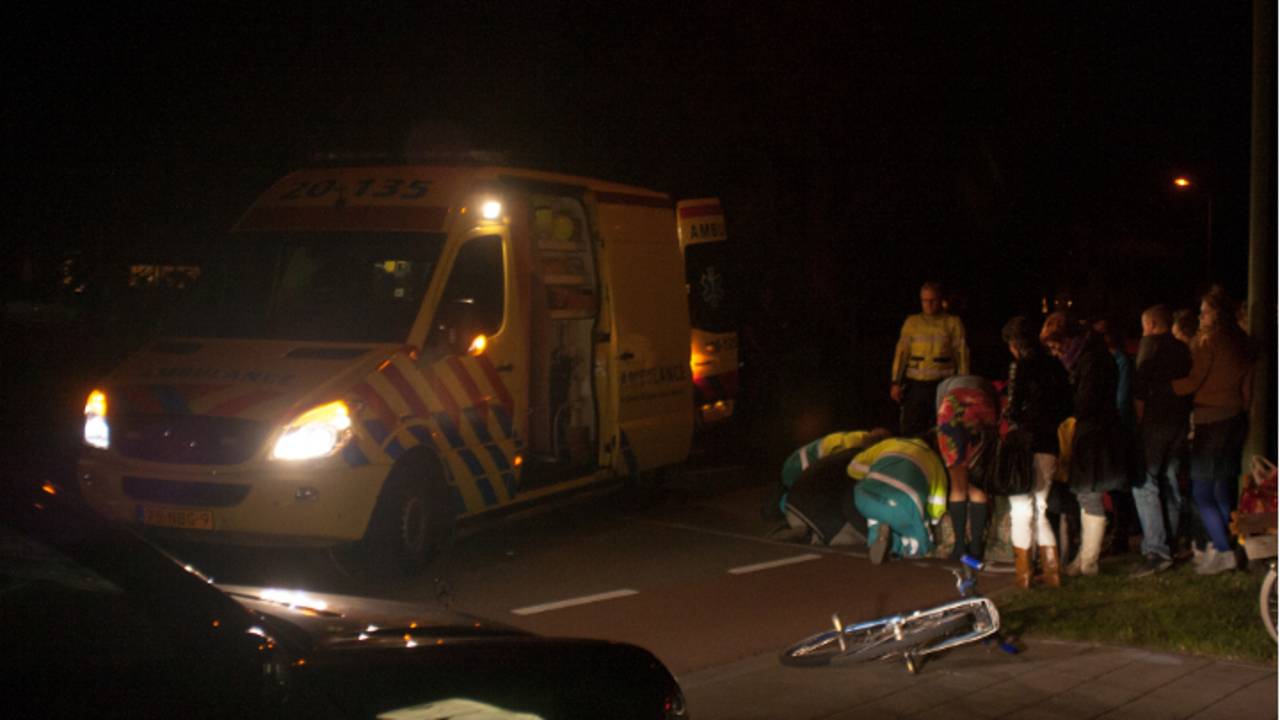 Auto schept fietser (Foto: Niek van Oost/FPMB)