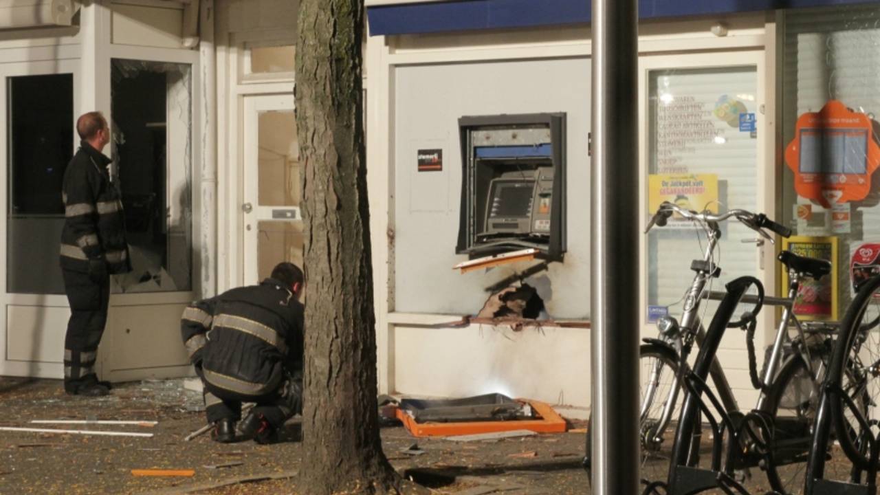 Grondig politie-onderzoek na de plofkraak (SQ Vision Mediaprodukties)