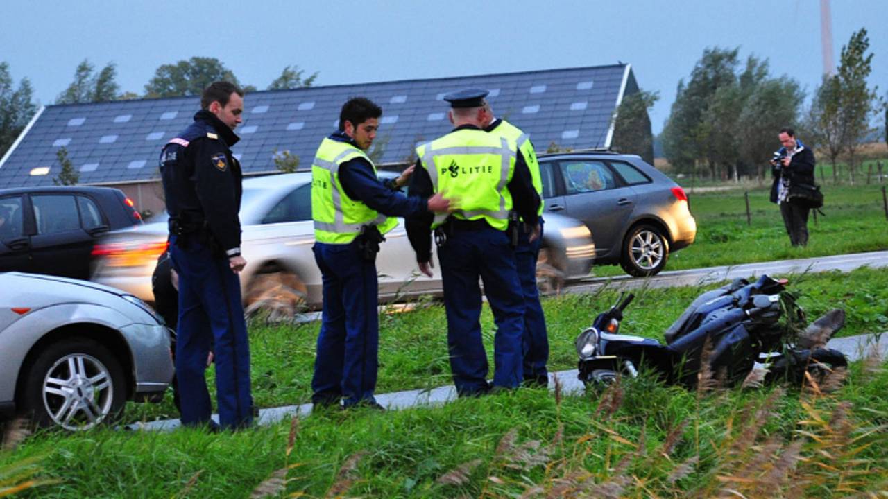 Scooterrijder gewond (foto: Perry Roovers / SQ Vision Mediaprodukties)