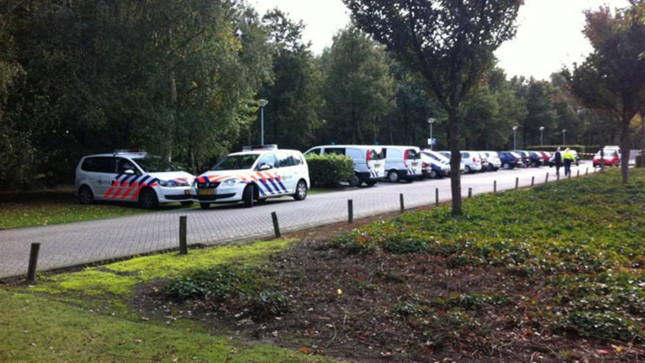 Politie doet onderzoek (foto: René van Hoof)