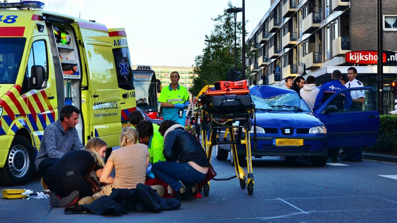 Het meisje werd geschept bij het oversteken. (Jack Brekelmans/JV-Media)