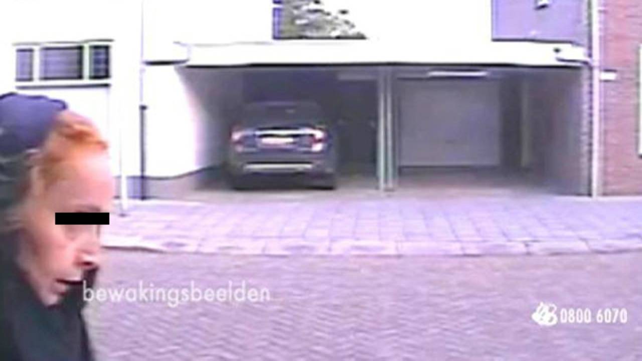Politie weet inmiddels wie de roodharige vrouw is.