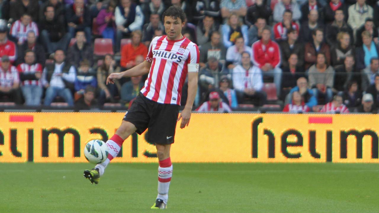 PSV moet het tegen AIK zonder Mark van Bommel doen.