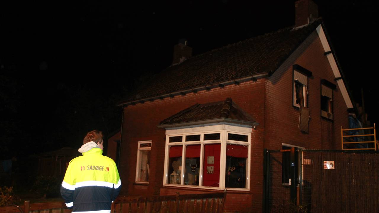 Kinderen ontsnappen aan brand (Foto: Bart Meesters/Meesters Multi Media)