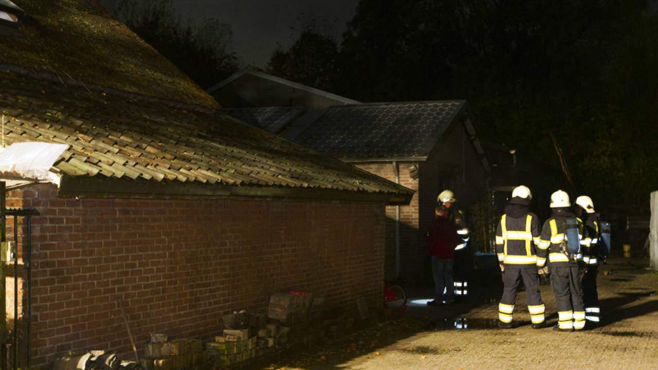 Brand in bewoonde schuur Boxtel (Foto: Sander van Gils/SQ Vision)