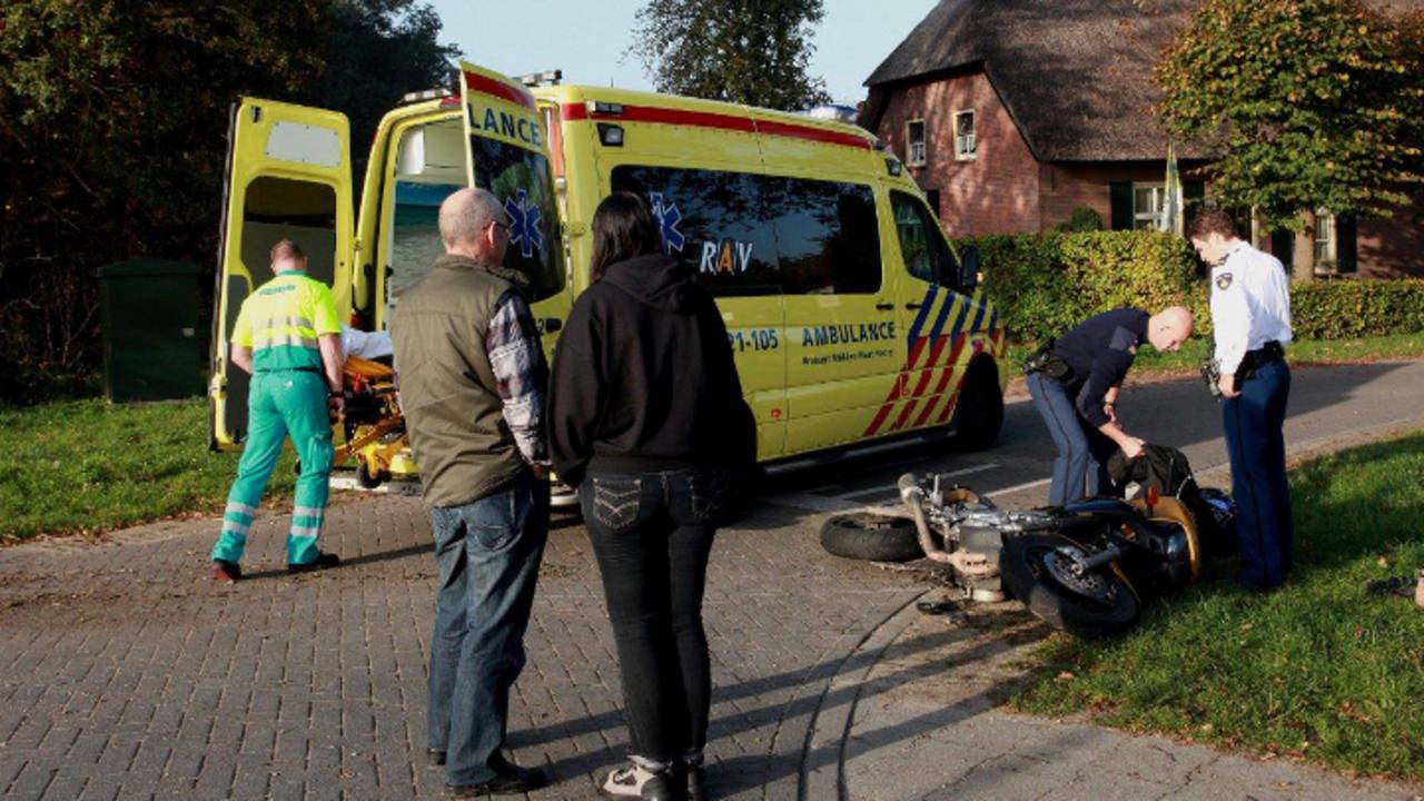 Motorrijder gewond (foto: Bart Meesters / Meesters Multi Media)
